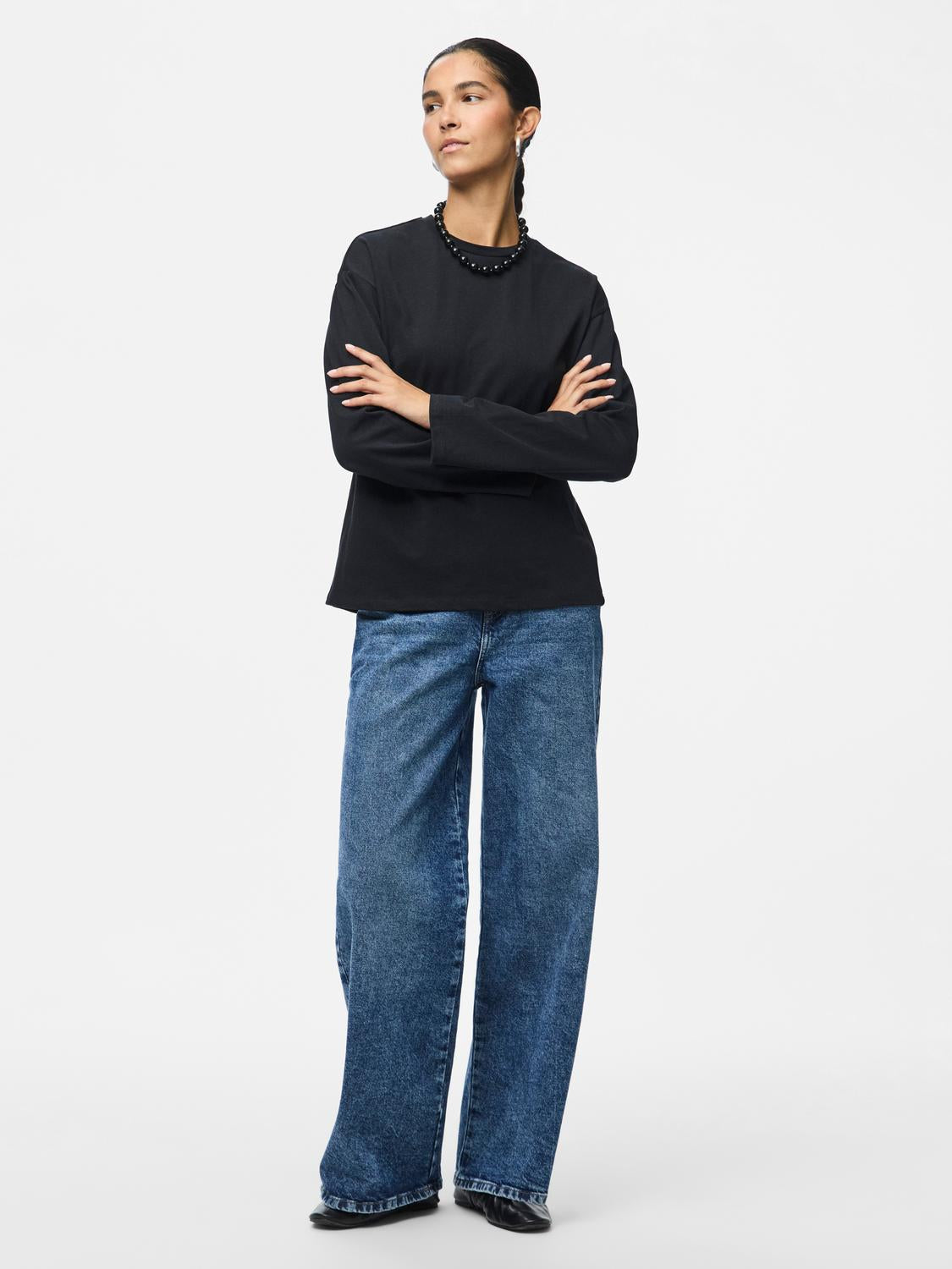 model_shot-front_full